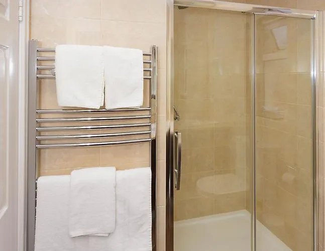 Ashville House Konukevi 3*